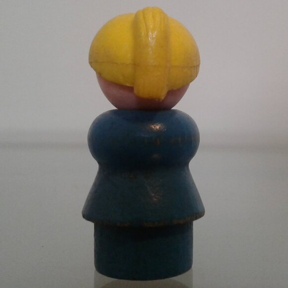 Fisher Price Little People Blond Woman - Picture 2 of 2